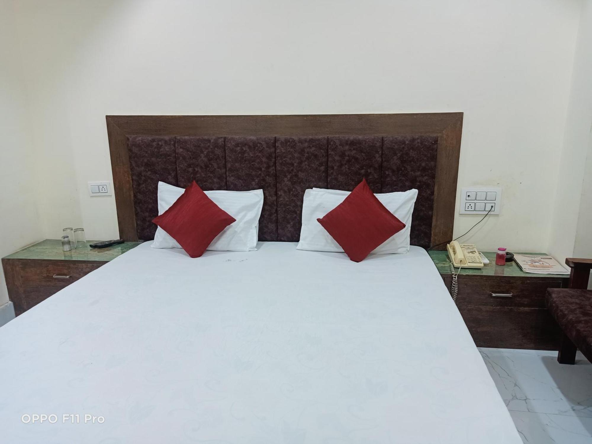 Hotel Ambassador Inn Gwalior Buitenkant foto