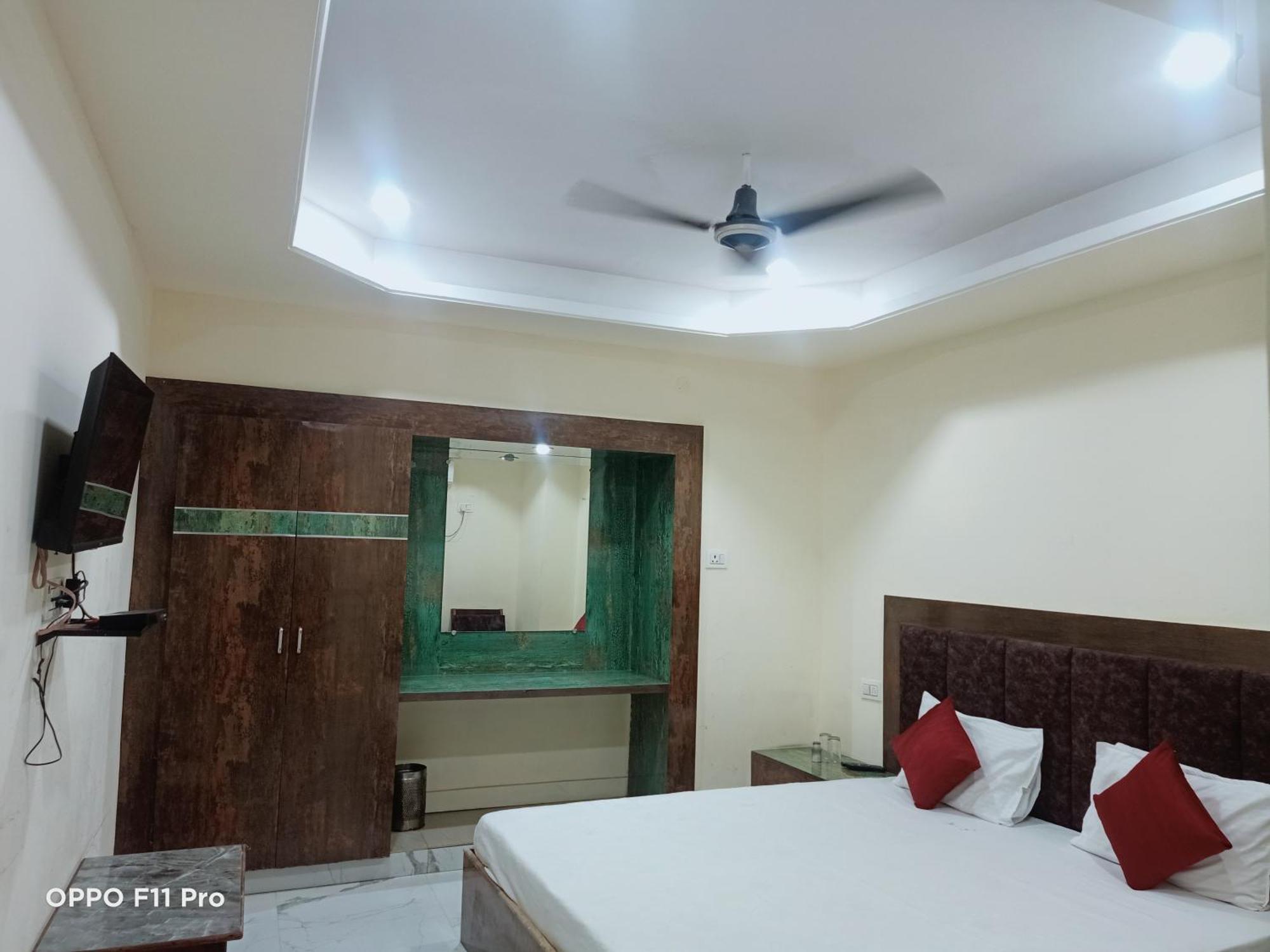 Hotel Ambassador Inn Gwalior Buitenkant foto
